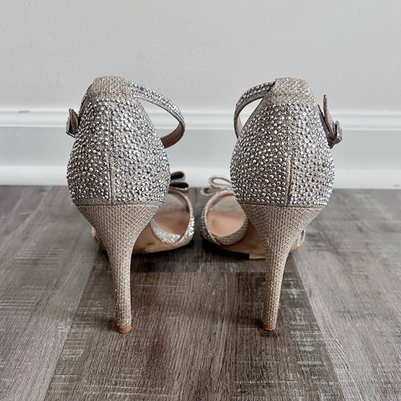 I.N.C. Glittery Bow T-Strap Heels Size 7.5 Holiday Party Wedding - Picture 4 of 10